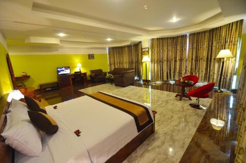 High Sky Hotel Phnom Penh Esterno foto